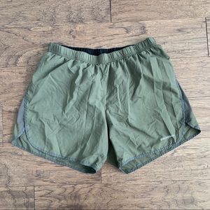 Patagonia hunter green men’s shorts medium